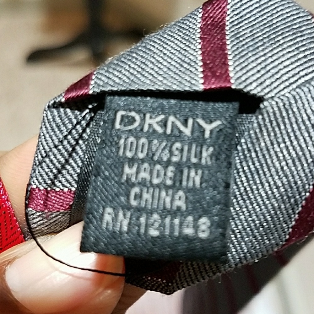 🔖DKNY & Vince Rosso +1 more Silk Tie Bundle - Picture 3 of 4